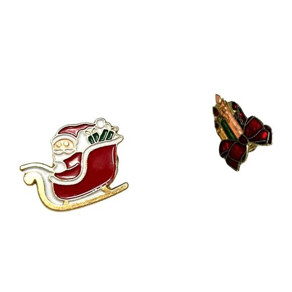 Pair of Enamel Christmas Theme Scatter Pins Santa in Sleigh Candles with Bow EUC - Picture 1 of 2
